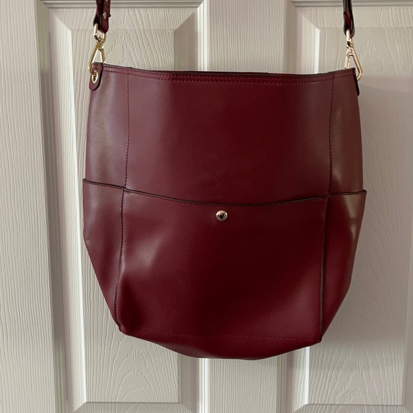 Bostonian Handbags - ▪️Red Leather Tote▪️